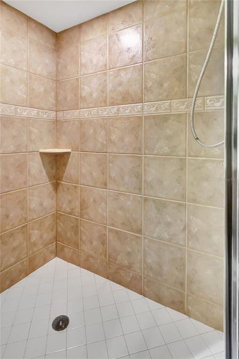 En Venta: $799,000 (2 camas, 3 baños, 2430 Pies cuadrados)