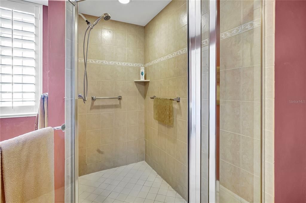 En Venta: $799,000 (2 camas, 3 baños, 2430 Pies cuadrados)