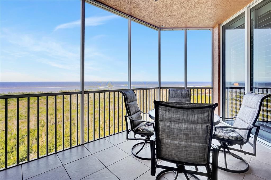 En Venta: $799,000 (2 camas, 3 baños, 2430 Pies cuadrados)