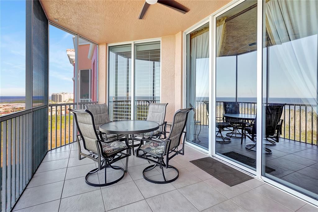 En Venta: $799,000 (2 camas, 3 baños, 2430 Pies cuadrados)