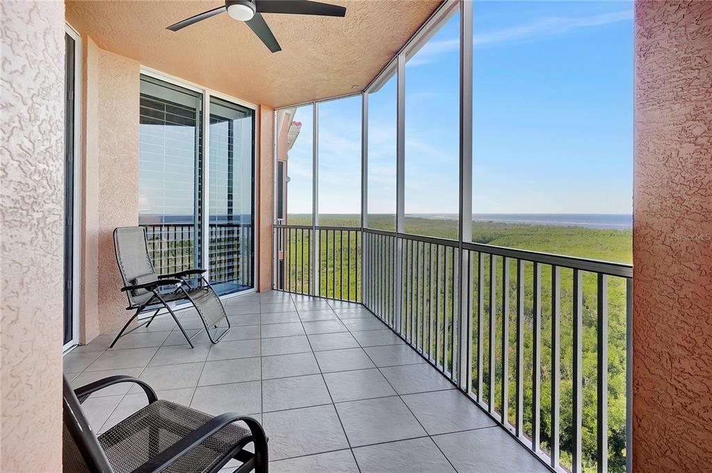 En Venta: $799,000 (2 camas, 3 baños, 2430 Pies cuadrados)