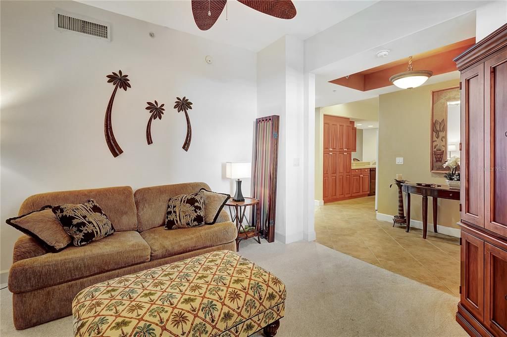 En Venta: $799,000 (2 camas, 3 baños, 2430 Pies cuadrados)