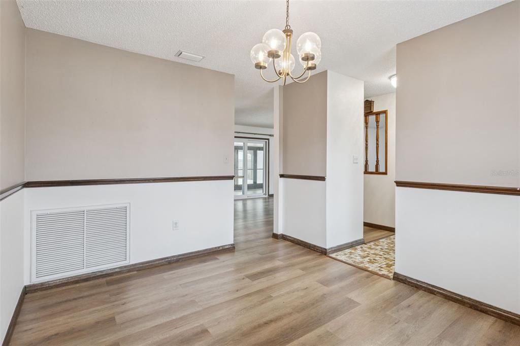 На продажу: $379,990 (3 спален, 2 ванн, 1626 Квадратных фут)