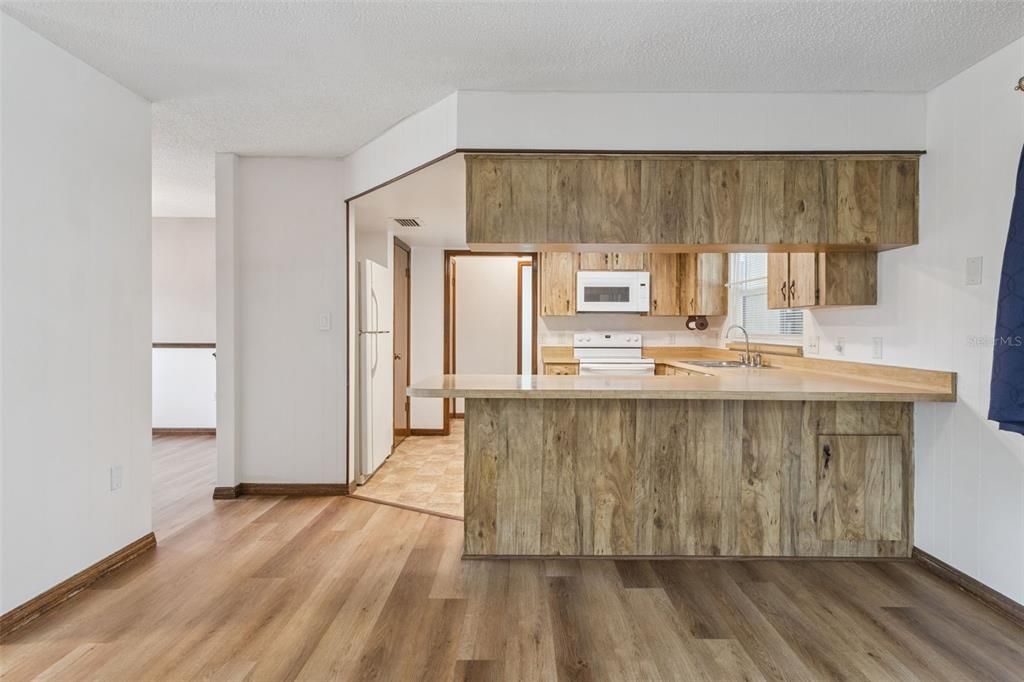 На продажу: $379,990 (3 спален, 2 ванн, 1626 Квадратных фут)