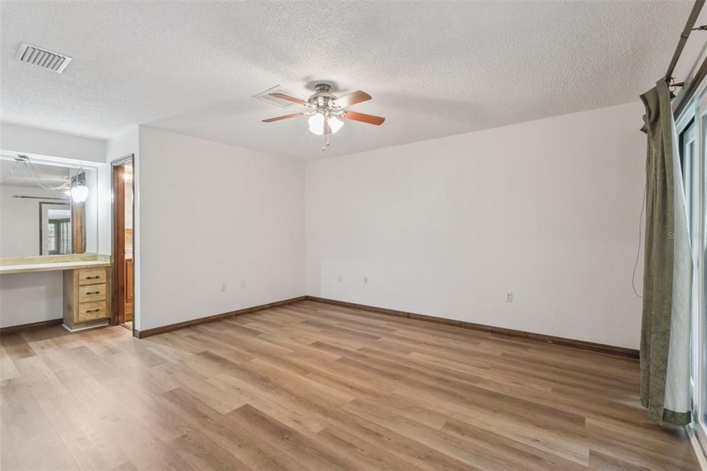На продажу: $379,990 (3 спален, 2 ванн, 1626 Квадратных фут)