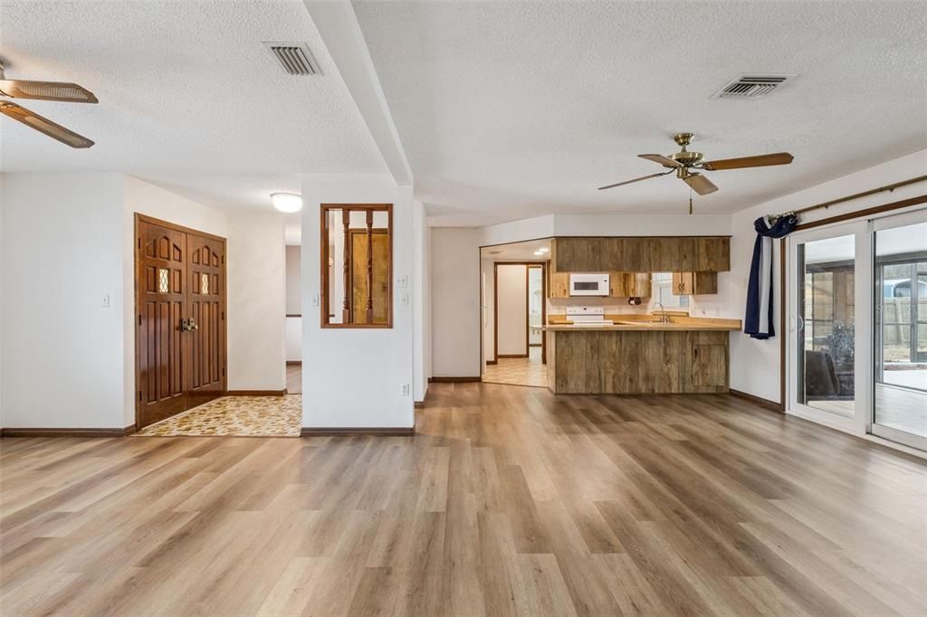 На продажу: $379,990 (3 спален, 2 ванн, 1626 Квадратных фут)