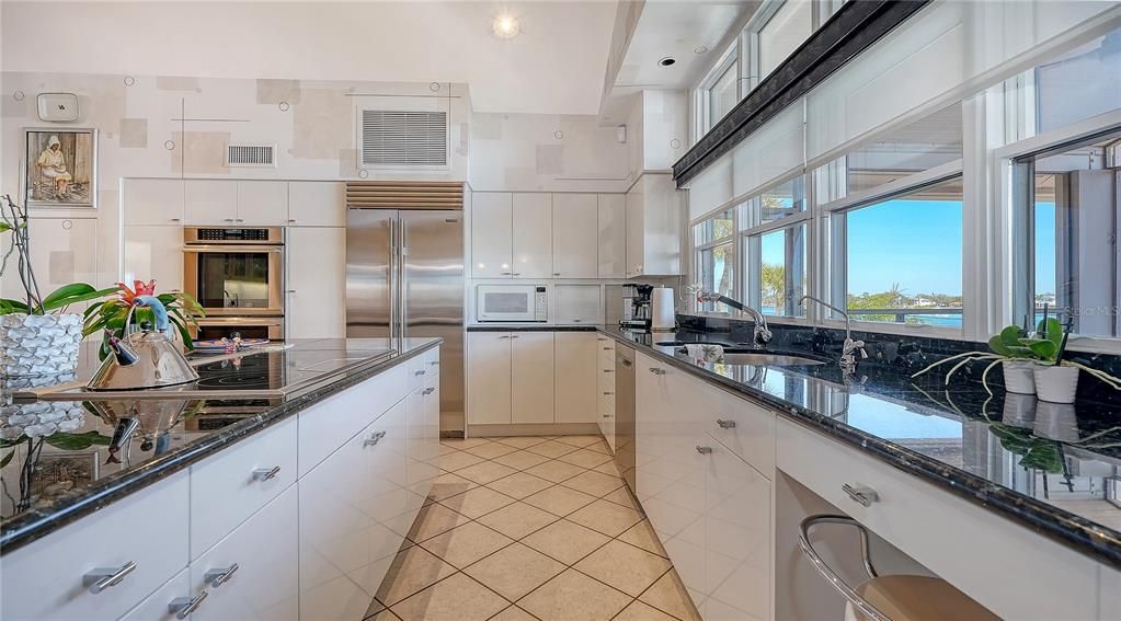 En Venta: $6,995,000 (4 camas, 3 baños, 5590 Pies cuadrados)