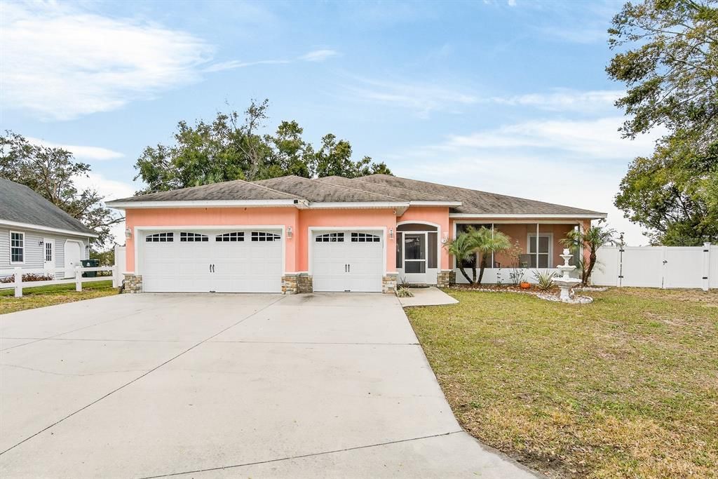 Active With Contract: $515,000 (3 beds, 3 baths, 2900 Square Feet)