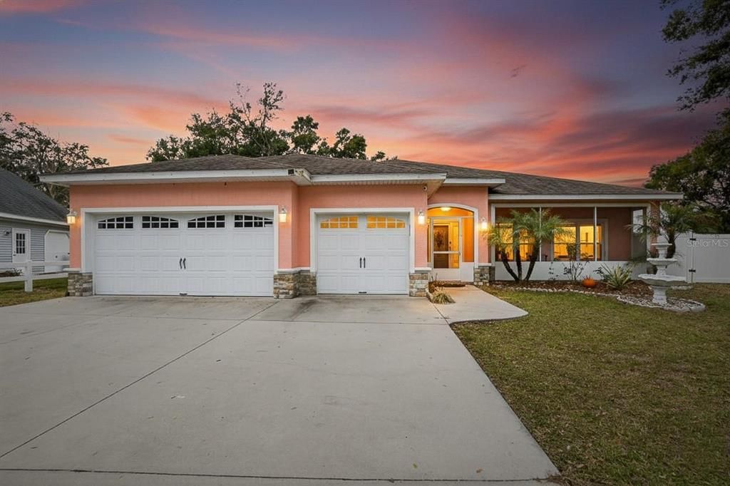 Active With Contract: $515,000 (3 beds, 3 baths, 2900 Square Feet)