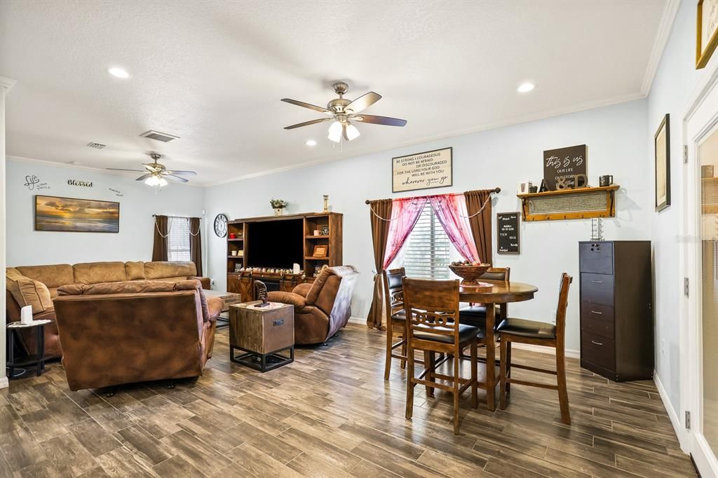Active With Contract: $515,000 (3 beds, 3 baths, 2900 Square Feet)