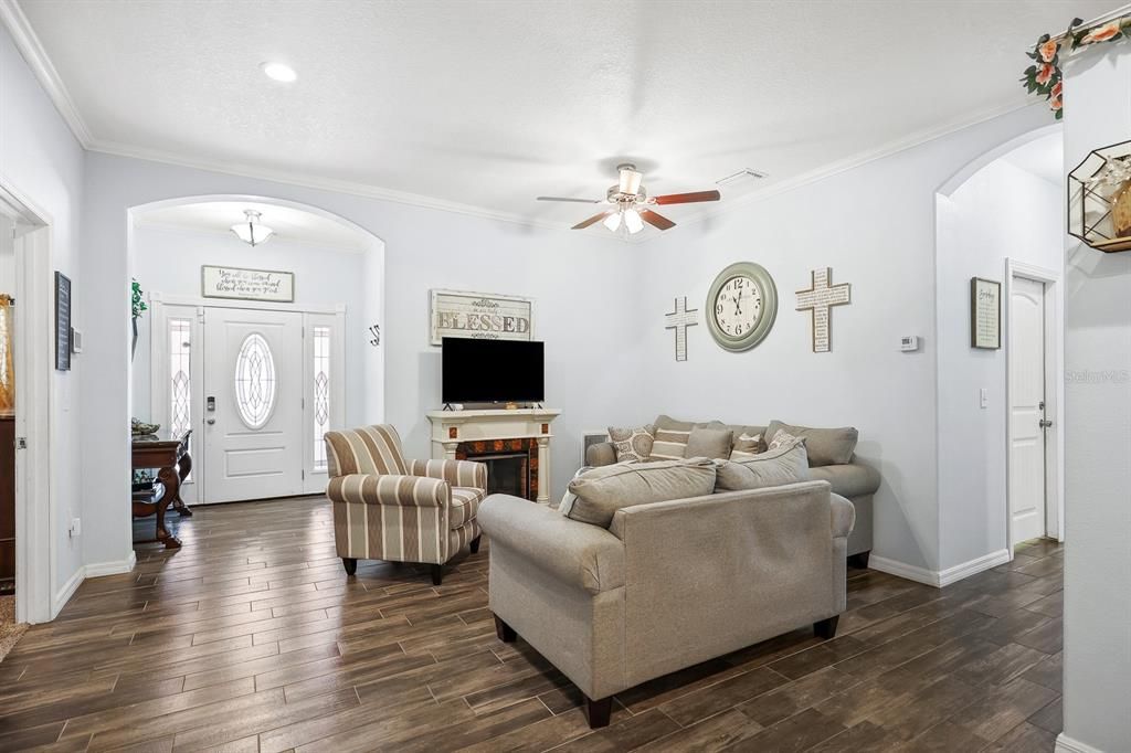 Active With Contract: $515,000 (3 beds, 3 baths, 2900 Square Feet)