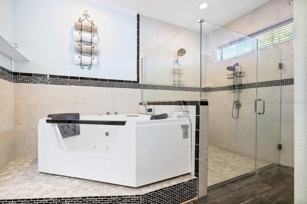 Active With Contract: $515,000 (3 beds, 3 baths, 2900 Square Feet)