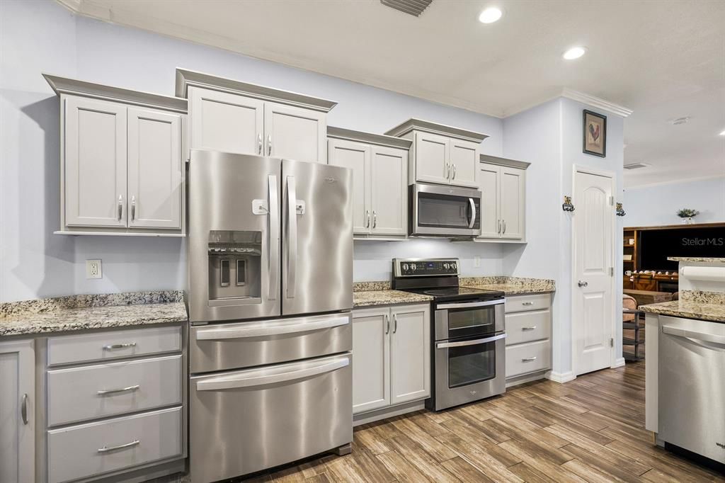 Active With Contract: $515,000 (3 beds, 3 baths, 2900 Square Feet)