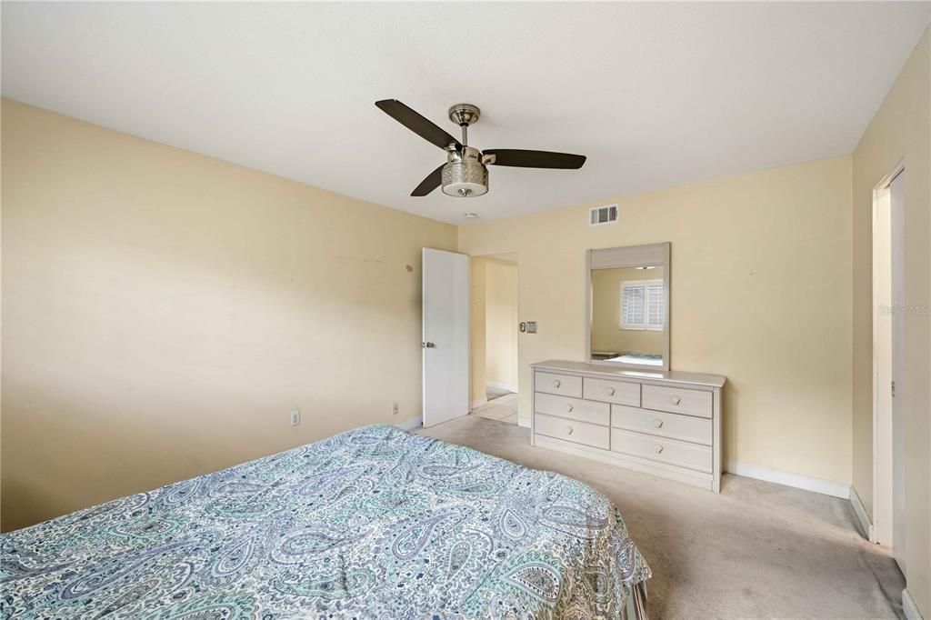 Activo con contrato: $185,000 (2 camas, 2 baños, 1055 Pies cuadrados)