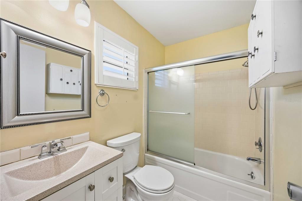 Activo con contrato: $185,000 (2 camas, 2 baños, 1055 Pies cuadrados)