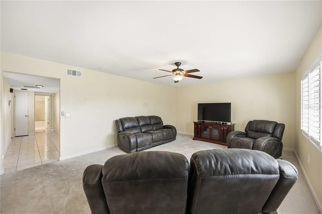 Activo con contrato: $185,000 (2 camas, 2 baños, 1055 Pies cuadrados)