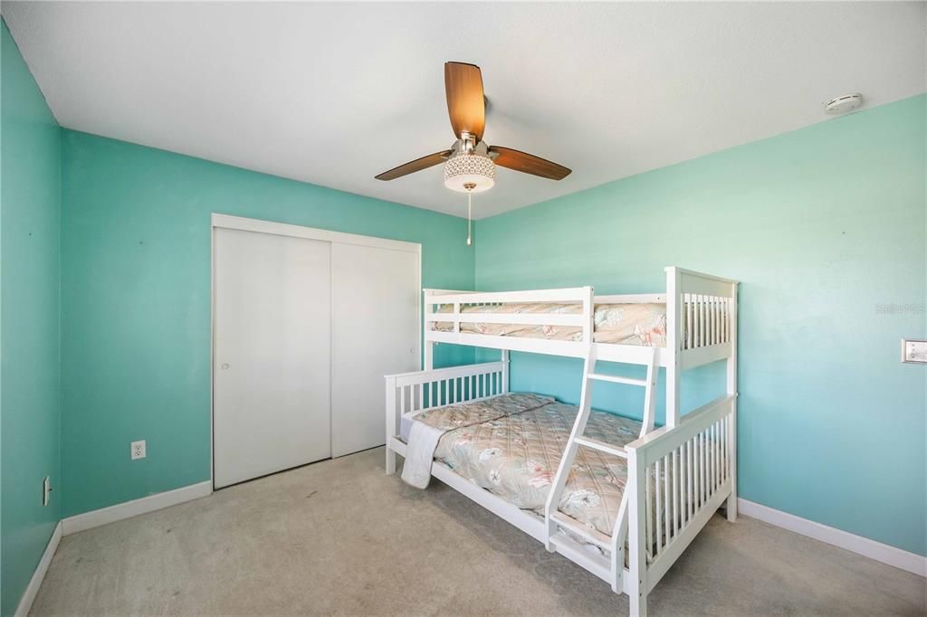 Activo con contrato: $185,000 (2 camas, 2 baños, 1055 Pies cuadrados)