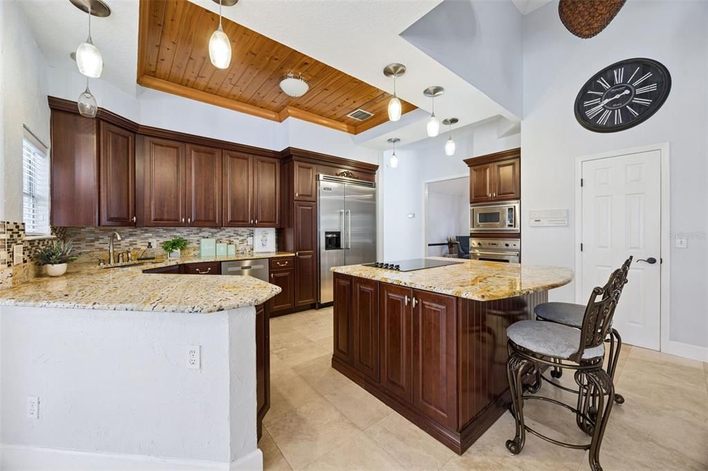 Activo con contrato: $1,250,000 (5 camas, 4 baños, 4078 Pies cuadrados)