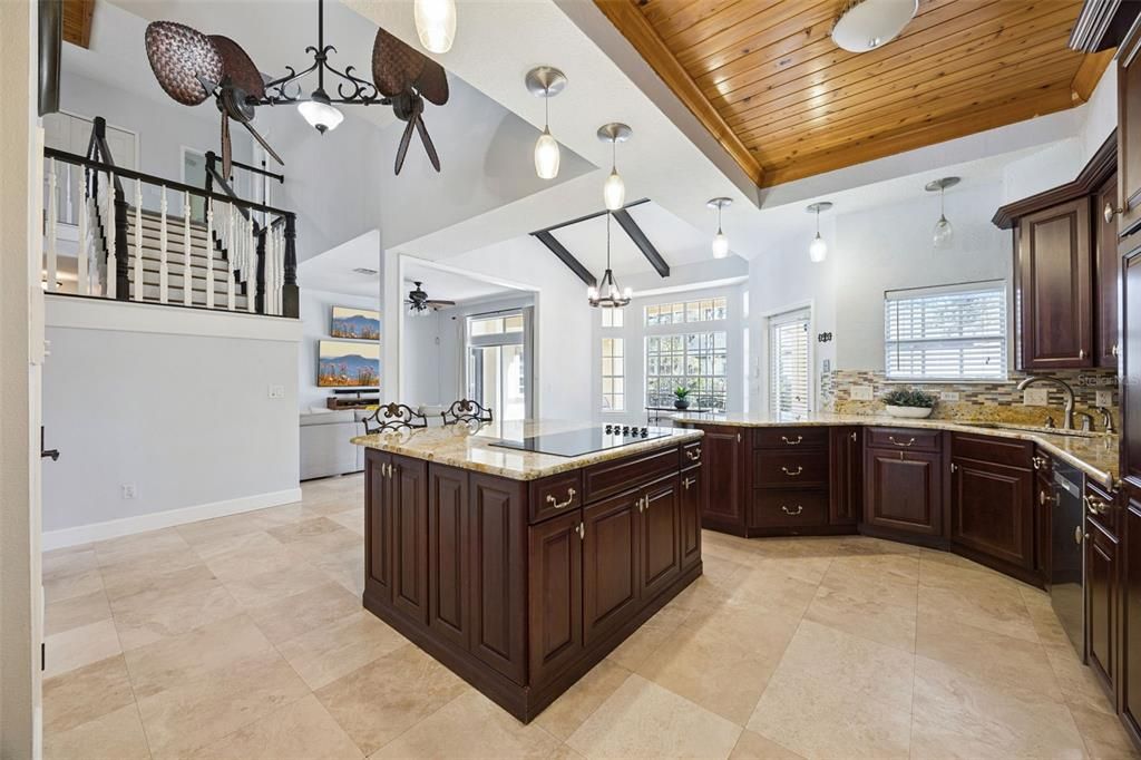 Activo con contrato: $1,250,000 (5 camas, 4 baños, 4078 Pies cuadrados)
