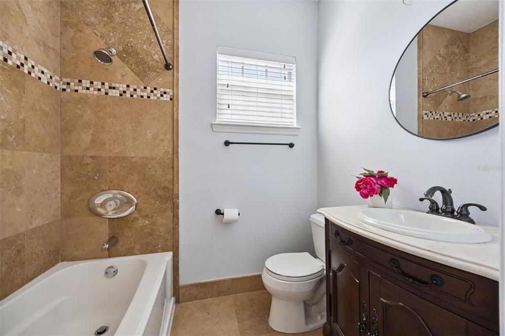 Activo con contrato: $1,250,000 (5 camas, 4 baños, 4078 Pies cuadrados)