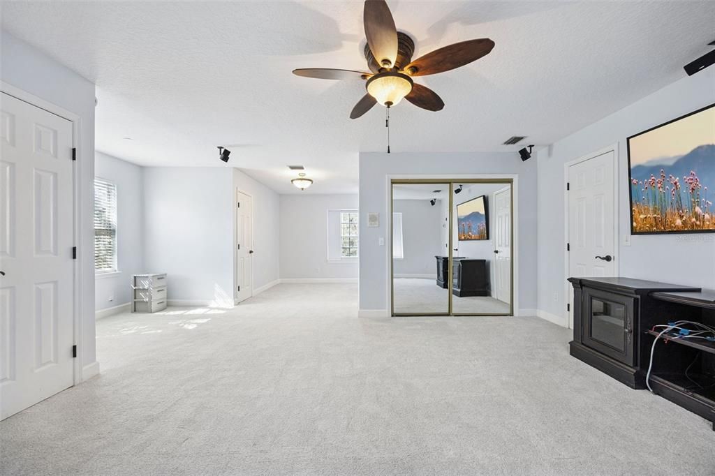 Activo con contrato: $1,250,000 (5 camas, 4 baños, 4078 Pies cuadrados)