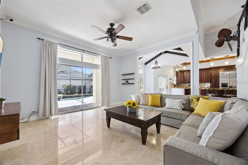 Activo con contrato: $1,250,000 (5 camas, 4 baños, 4078 Pies cuadrados)