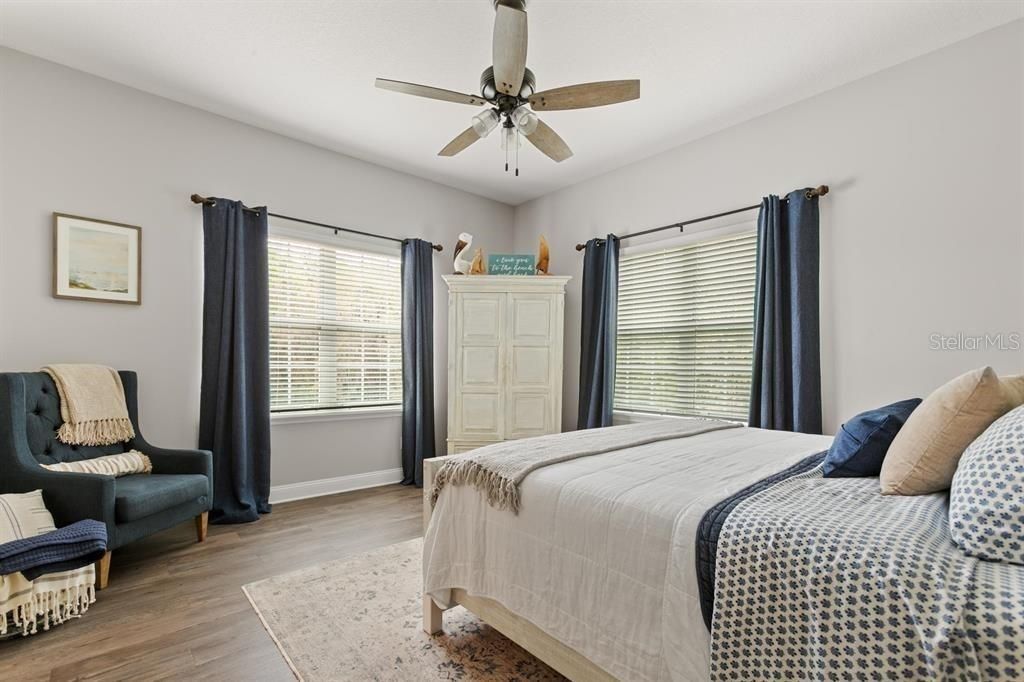 На продажу: $375,000 (3 спален, 2 ванн, 1870 Квадратных фут)