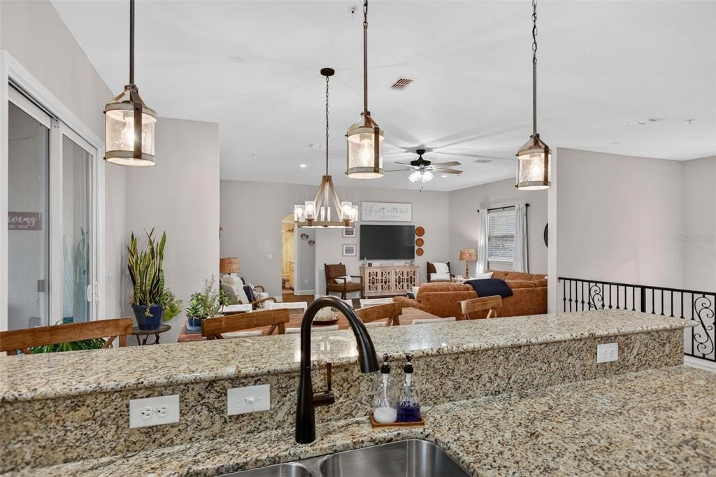 На продажу: $375,000 (3 спален, 2 ванн, 1870 Квадратных фут)