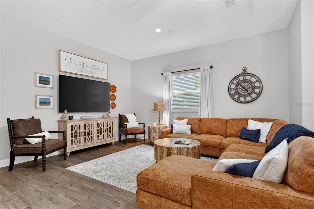 На продажу: $375,000 (3 спален, 2 ванн, 1870 Квадратных фут)