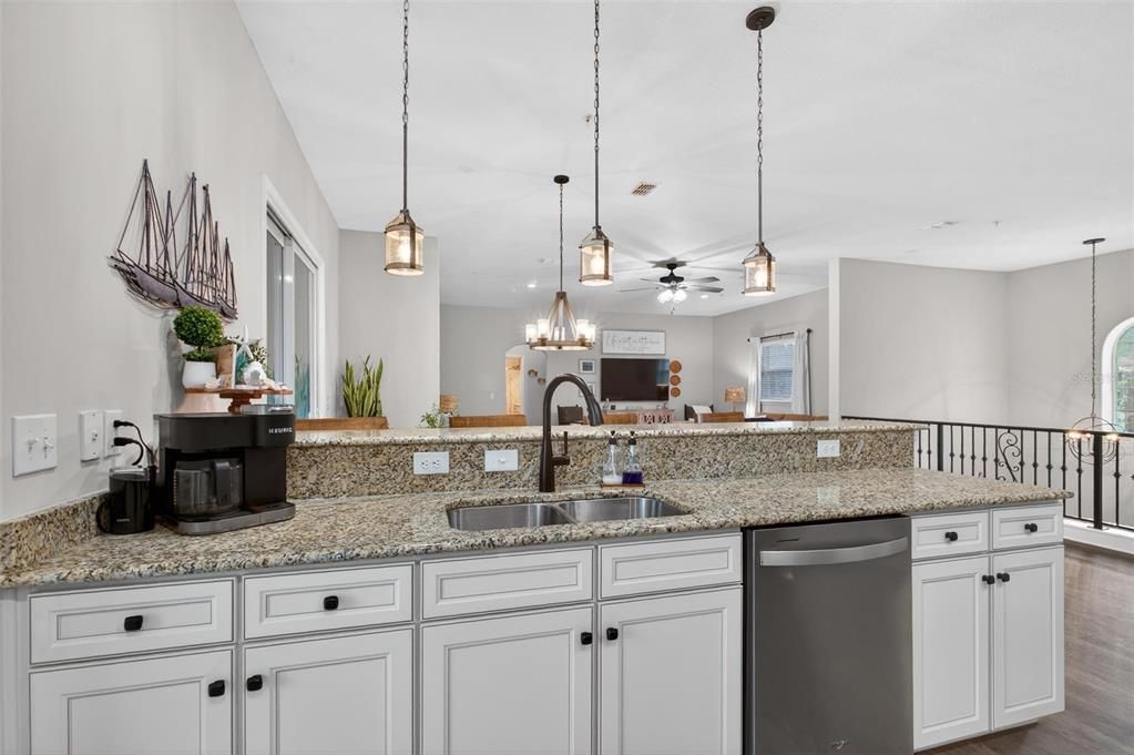 На продажу: $375,000 (3 спален, 2 ванн, 1870 Квадратных фут)