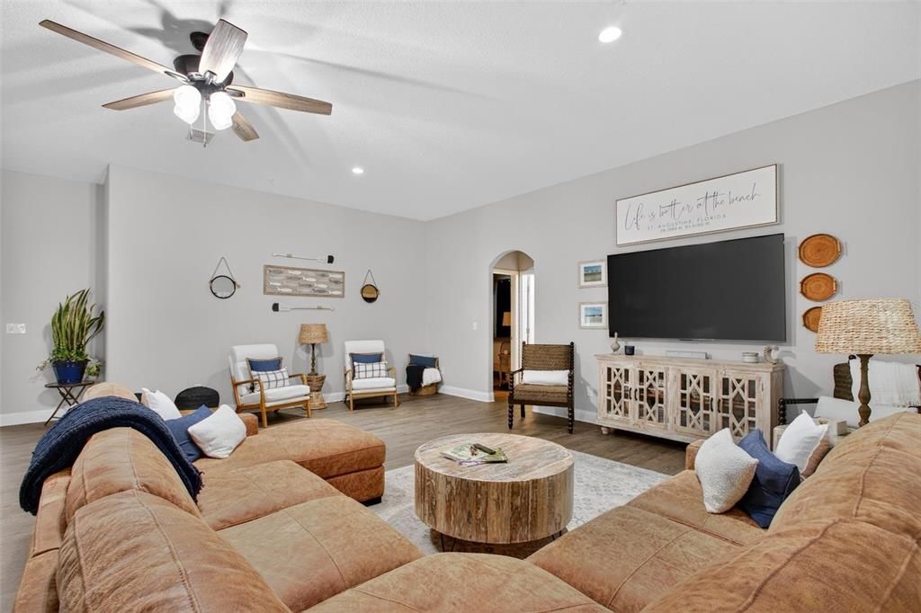 На продажу: $375,000 (3 спален, 2 ванн, 1870 Квадратных фут)