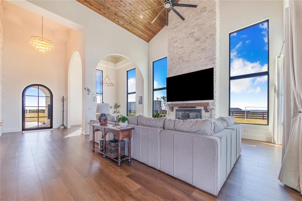 En Venta: $1,450,000 (4 camas, 3 baños, 4000 Pies cuadrados)
