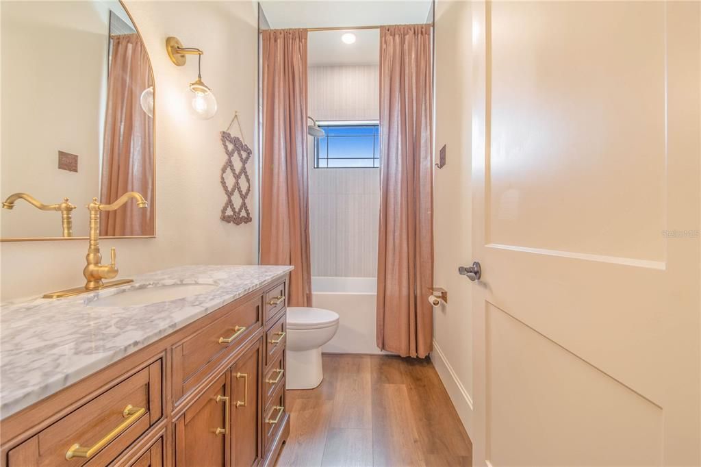 En Venta: $1,450,000 (4 camas, 3 baños, 4000 Pies cuadrados)