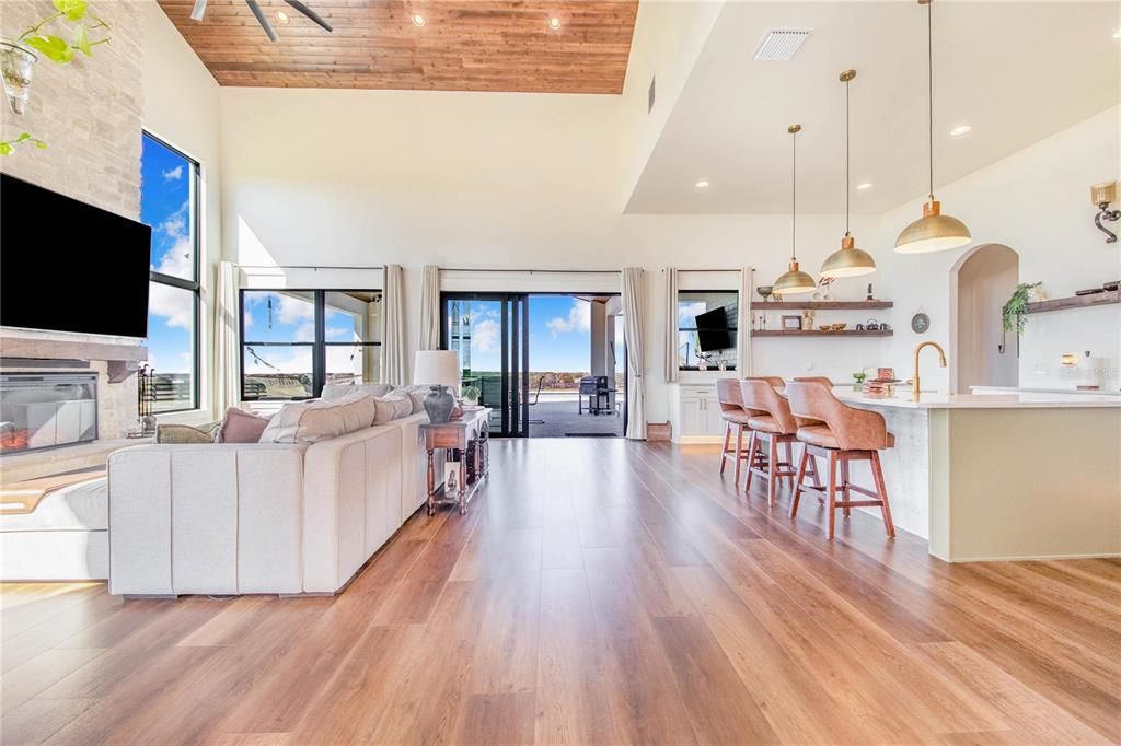 En Venta: $1,450,000 (4 camas, 3 baños, 4000 Pies cuadrados)