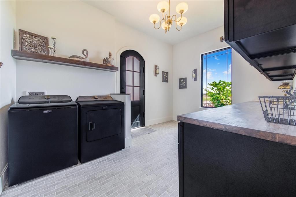 En Venta: $1,450,000 (4 camas, 3 baños, 4000 Pies cuadrados)