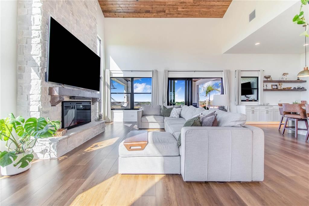 En Venta: $1,450,000 (4 camas, 3 baños, 4000 Pies cuadrados)