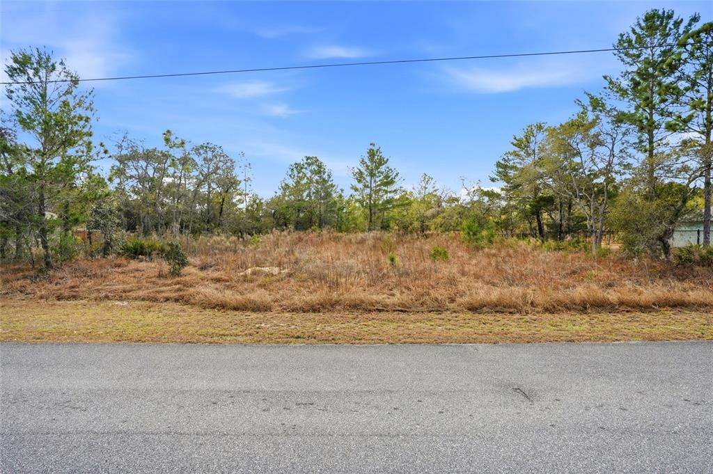 En Venta: $80,000 (0.75 acres)