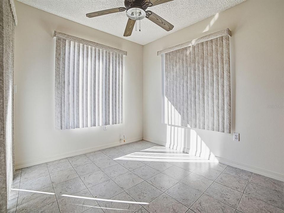 En Venta: $223,247 (3 camas, 2 baños, 1620 Pies cuadrados)