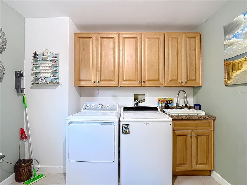 На продажу: $599,000 (5 спален, 4 ванн, 3926 Квадратных фут)