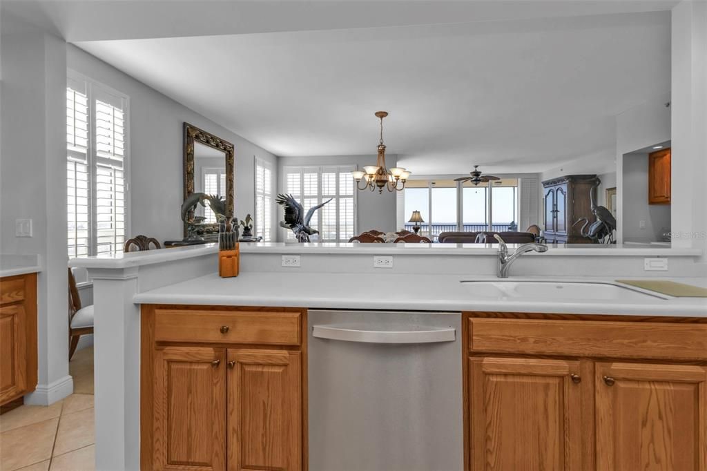 На продажу: $550,000 (3 спален, 3 ванн, 2351 Квадратных фут)