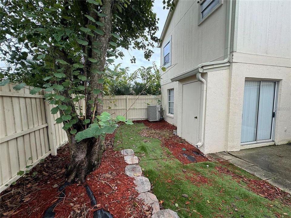 For Rent: $2,400 (3 beds, 2 baths, 1401 Square Feet)