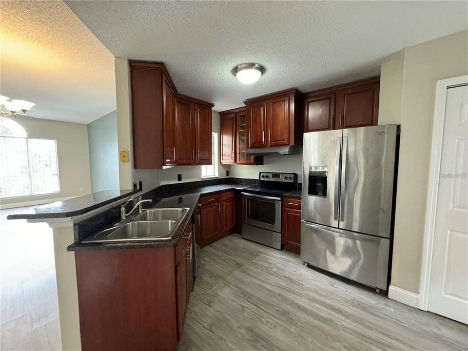 For Rent: $2,400 (3 beds, 2 baths, 1401 Square Feet)