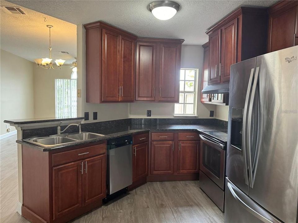 For Rent: $2,400 (3 beds, 2 baths, 1401 Square Feet)