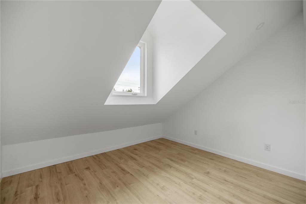 For Sale: $268,900 (3 beds, 2 baths, 1200 Square Feet)