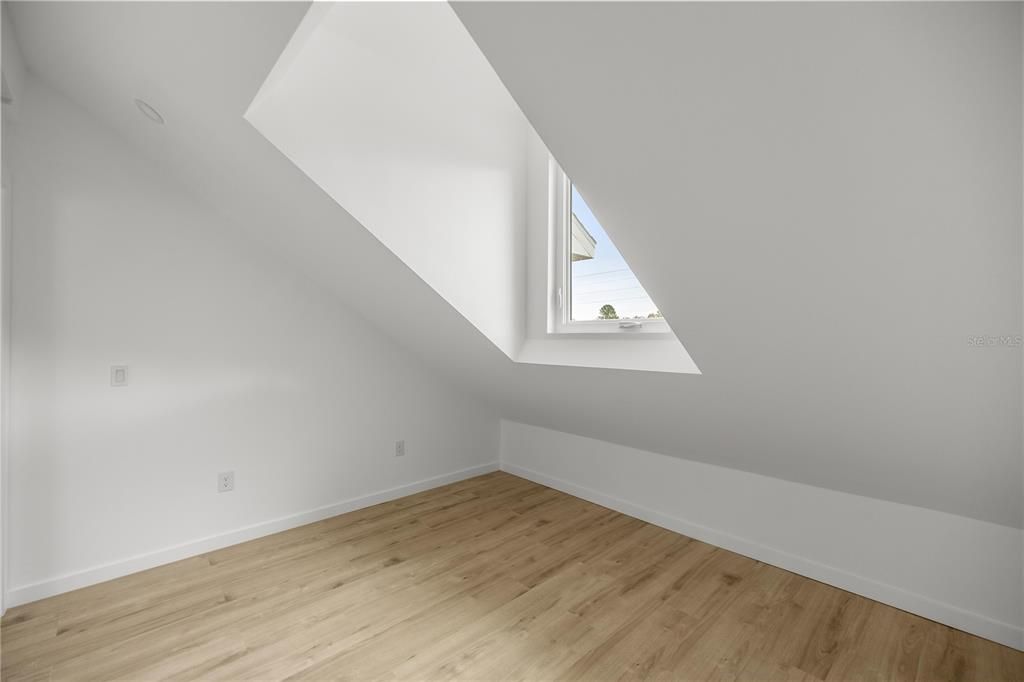 For Sale: $268,900 (3 beds, 2 baths, 1200 Square Feet)