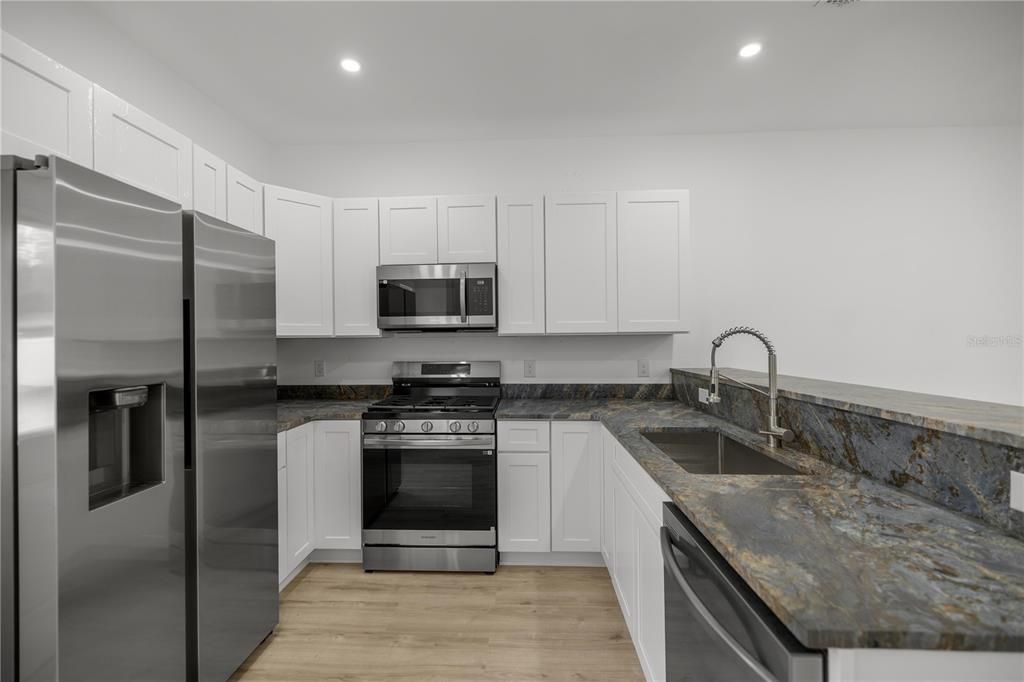 For Sale: $268,900 (3 beds, 2 baths, 1200 Square Feet)