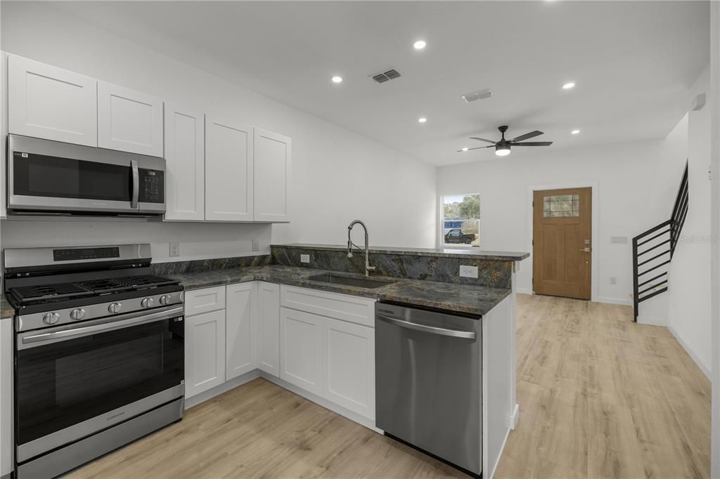 For Sale: $268,900 (3 beds, 2 baths, 1200 Square Feet)