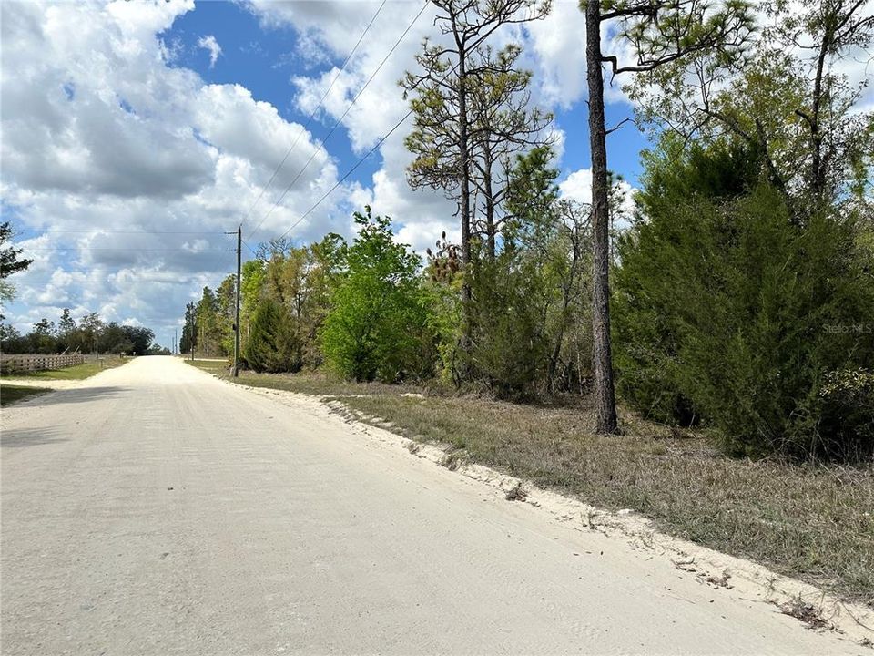 На продажу: $19,000 (0.83 acres)