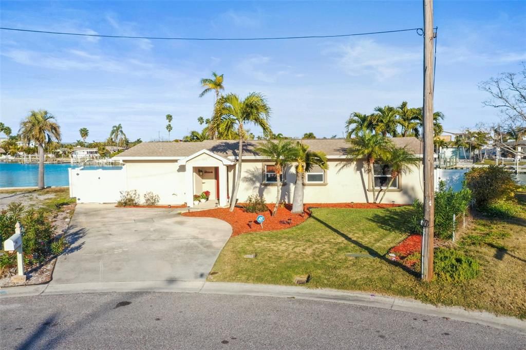 For Sale: $950,000 (3 beds, 3 baths, 1456 Square Feet)