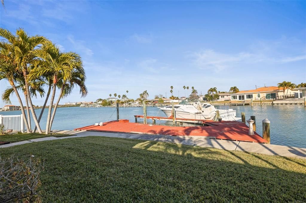 For Sale: $950,000 (3 beds, 3 baths, 1456 Square Feet)